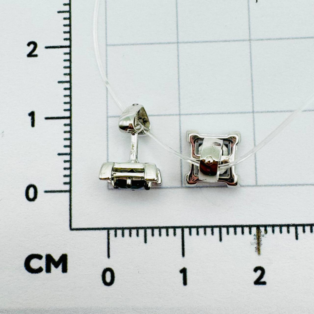 Серьги пуссеты с бриллиантом SOKOLOV 52-222-01717-2