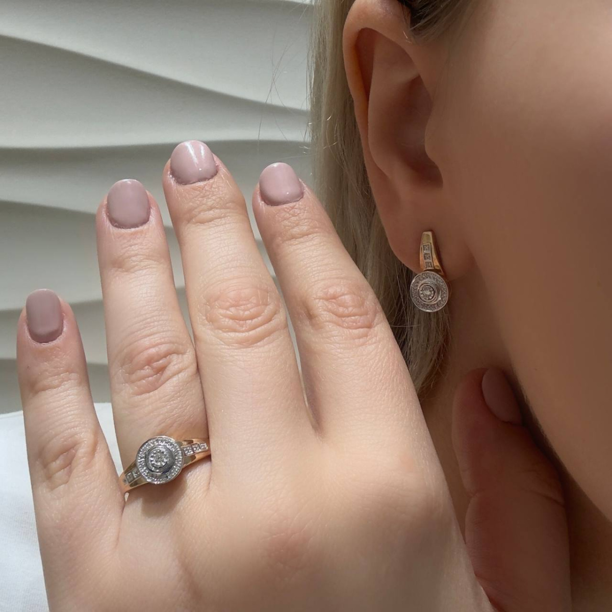 Серьги с бриллиантом АЛЬКОР 25910-100