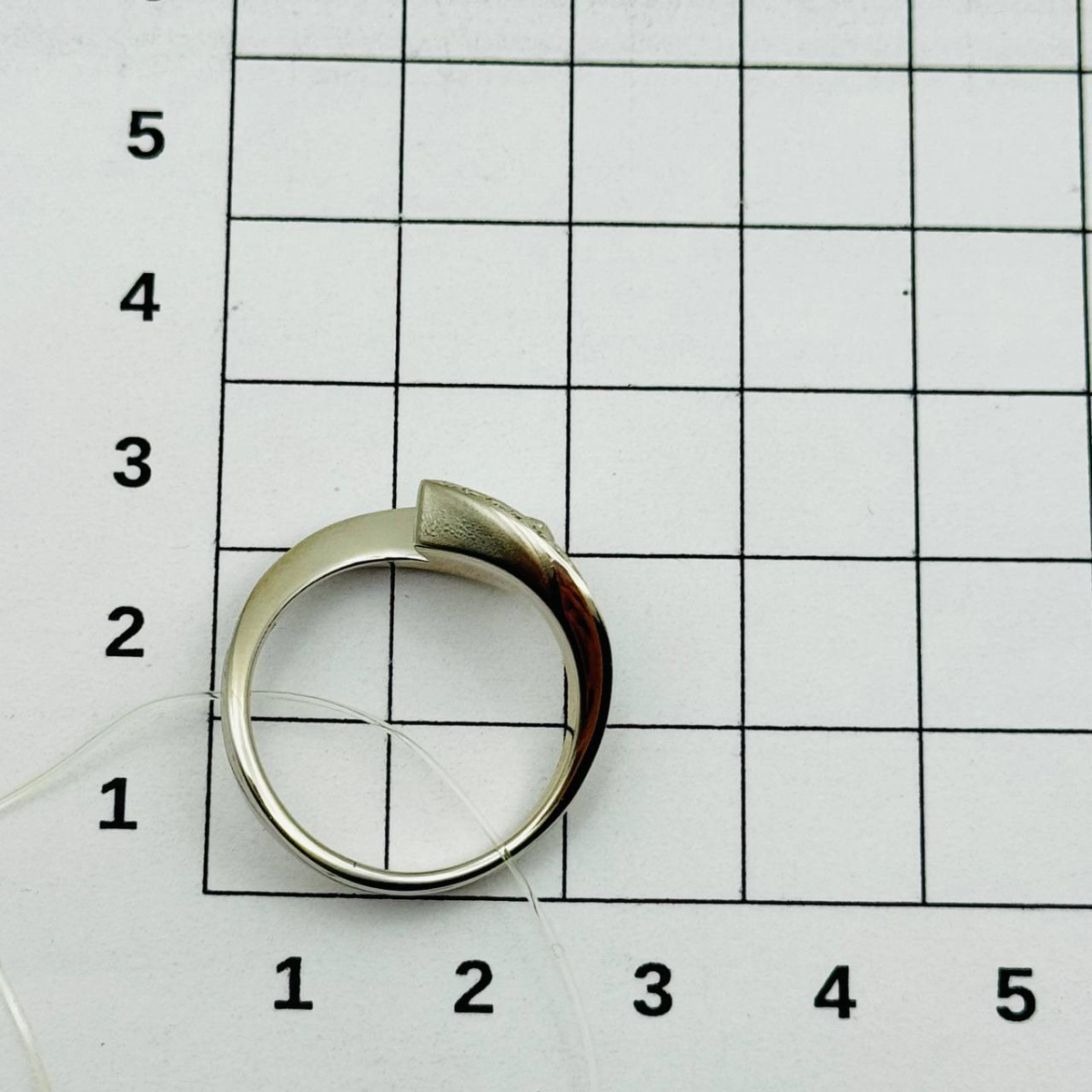 Кольцо с бриллиантом Арт-Модерн 01052-Б